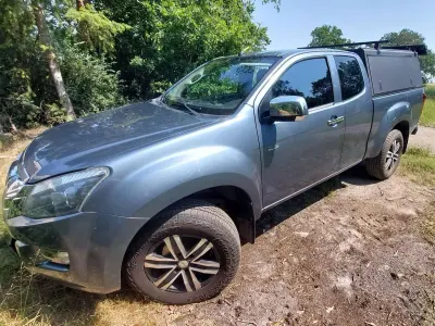 Gebraucht Isuzu D-Max 163 PS (119 kW) 2016 Blau SUV