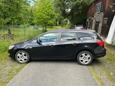 Gebraucht Opel Astra Edition 110 PS (80 kW) 2011 Schwarz Kombi