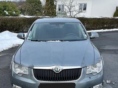 Silber Gebraucht 2011 Skoda Superb Ambition Limousine | 6.000 € (Guter Preis)