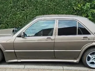 Gebraucht Mercedes 190 118 PS (86 kW) 1990 Gold Limousine
