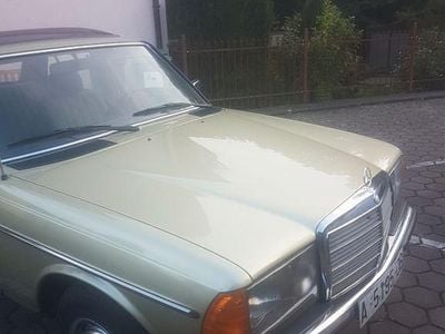Usata Mercedes 300 88 CV (64 kW) 1983 Verde Berlina