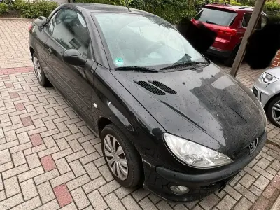 Gebraucht Peugeot 206 CC 106 PS (77 kW) 2000 Schwarz Cabrio