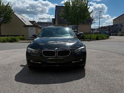 Second-hand BMW 318 Sport Line 143 CP (105 kW) 2013 Negru Berlinǎ