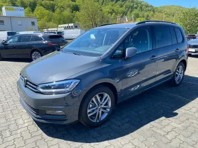 Neu VW Touran Comfortline 150 PS (110 kW) 2025 Delfingrau metallic Van / Kleinbus