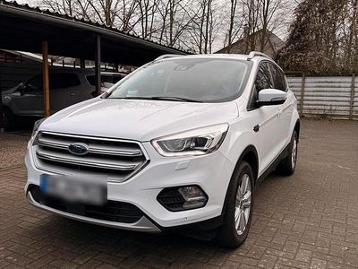 Weiß Gebraucht 2019 Ford Kuga Cool & Connect SUV | 16.200 € (Fairer Preis)