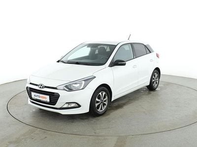 Weiß Gebraucht 2018 Hyundai i20 Passion Limousine | 9.790 € (Fairer Preis)