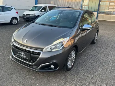 Gebraucht Peugeot 208 Allure 110 PS (80 kW) 2017 Grau Kleinwagen