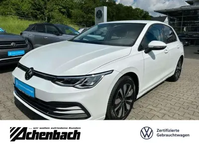 Gebraucht VW Golf VIII Move 150 PS (110 kW) 2023 Oryxweiß perleffekt Limousine