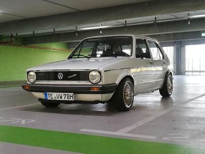 Begagnad VW Golf I 69 HK (50 kW) 1978 Vit Halvkombi