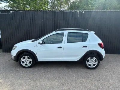 Gebraucht Dacia Sandero Prestige 90 PS (66 kW) 2016 Weiß SUV