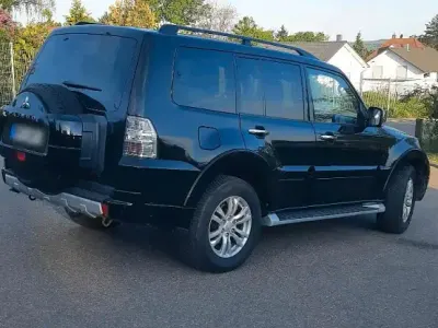 Second-hand Mitsubishi Pajero 200 CP (147 kW) 2014 Negru SUV
