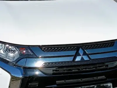 Gebraucht Mitsubishi Outlander P-HEV Basis 224 PS (164 kW) 2019 Weiß SUV
