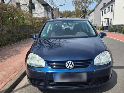 Second-hand VW Golf IV 75 CP (55 kW) 2005 Albastru Berlinǎ