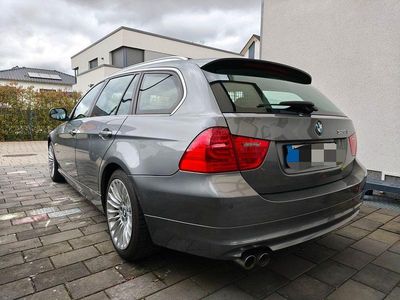 Gebraucht BMW 325 Sport Line 204 PS (150 kW) 2010 Grau Kombi