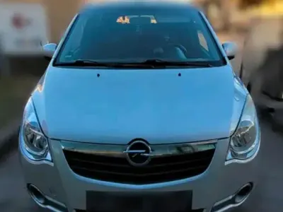 Używany Opel Agila 65 KM (47 kW) 2009 Srebrny Hatchback