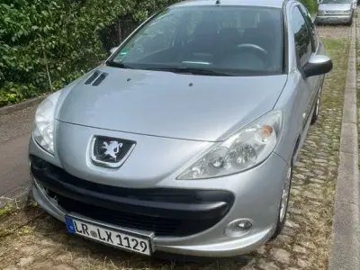Gebraucht Peugeot 207 95 PS (69 kW) 2009 Silber Limousine