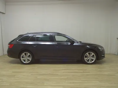 Second-hand Skoda Superb Ambition 200 CP (147 kW) 2021 Negru Break