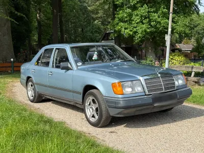 Gebraucht Mercedes 230 132 PS (97 kW) 1988 Blau Limousine