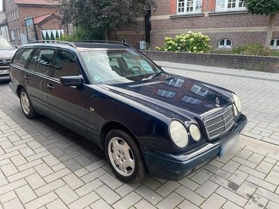 Mercedes E280