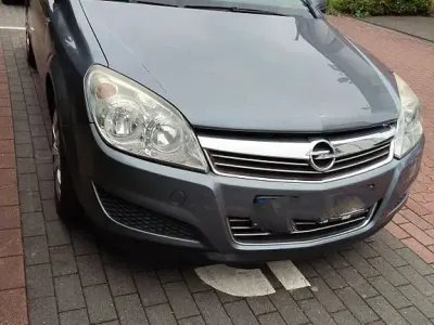 Gebraucht Opel Astra 140 PS (102 kW) 2007 Grau Limousine