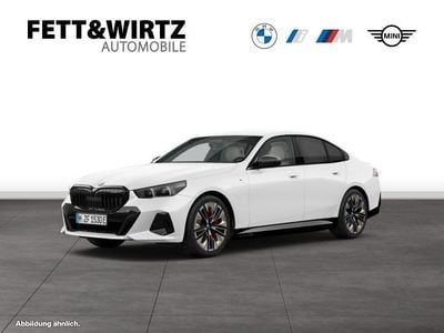 Gebraucht BMW 550e M Sport 489 PS (359 kW) 2025 Alpinweiss Limousine
