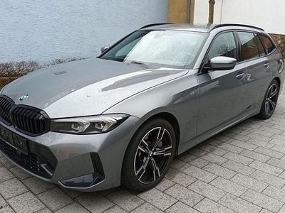 Gebraucht BMW 330 M Sport 245 PS (180 kW) 2025 Skyscraper grau Kombi