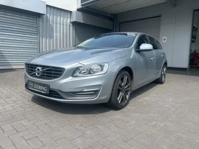 Gebraucht Volvo V60 Business Edition 190 PS (139 kW) 2016 Silber Kombi