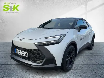 Neu Toyota C-HR 181 PS (133 kW) 2025 Platinumweiß perleffekt / dach schwarz (schwarz) SUV