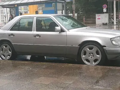 Brugt Mercedes E220 150 HK (110 kW) 1995 Sølv Sedan