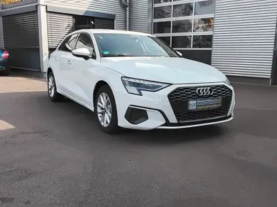 Gebraucht Audi A3 Basis 116 PS (85 kW) 2023 Weiß Limousine