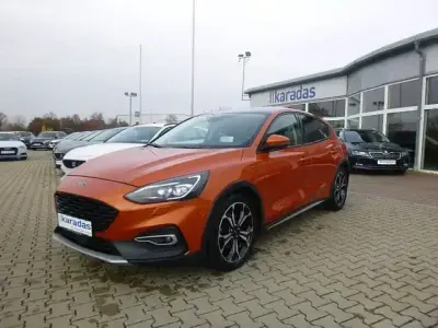 Usado Ford Focus Active 150 CV (110 kW) 2019 Naranja Berlina