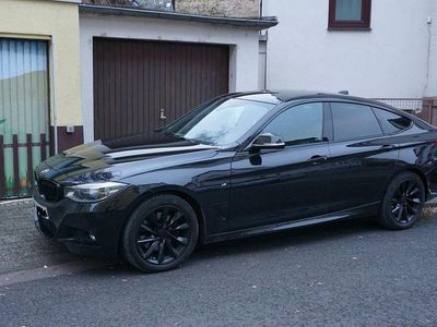 Schwarz Gebraucht 2018 BMW 330 M Sport Limousine | 26.299 € (Etwas zu teuer)