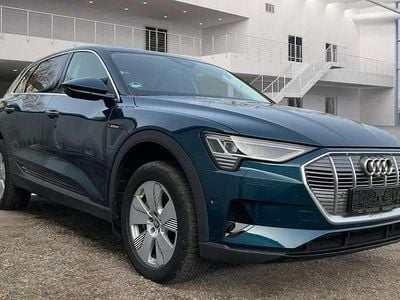 Begagnad Audi e-tron Ambiente 300 kW (408 HK) 2019 Blå SUV