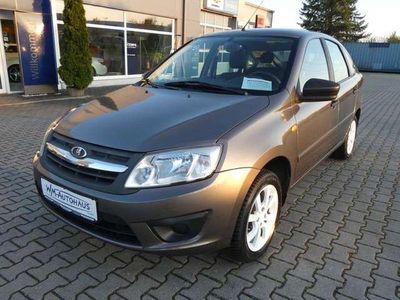 Second-hand Lada Granta 98 CP (72 kW) 2018 Koriander (metallic) Berlinǎ