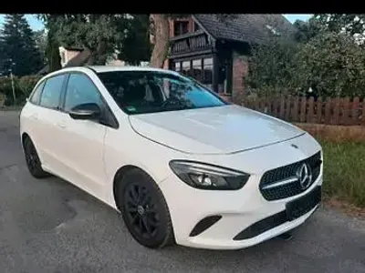 Gebraucht Mercedes B180 116 PS (85 kW) 2020 Weiß Kleinwagen
