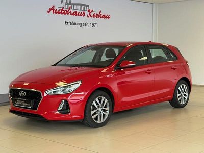 Gebraucht Hyundai i30 Trend 101 PS (74 kW) 2018 Engine red Limousine