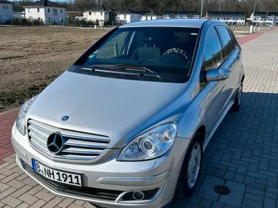 Używany Mercedes B170 117 KM (86 kW) 2007 Srebrny Minivan