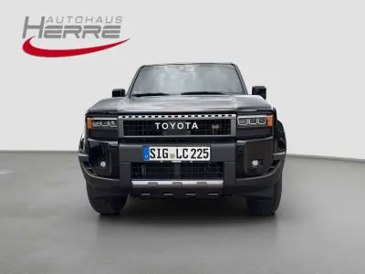 Gebraucht Toyota Land Cruiser Executive 205 PS (150 kW) 2026 Attitude black metallic SUV