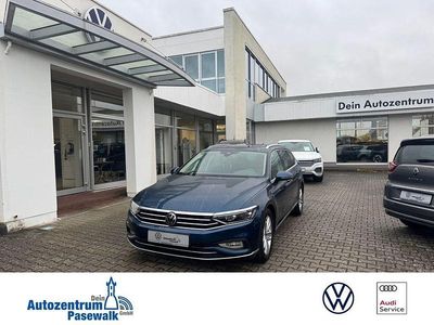 Blau Gebraucht 2023 VW Passat Elegance Kombi | 33.700 €