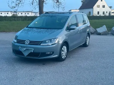 Second-hand VW Sharan 177 CP (130 kW) 2012 Albastru Monovolum