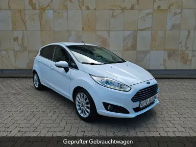 Gebraucht Ford Fiesta Individual 125 PS (91 kW) 2013 Weiß Limousine