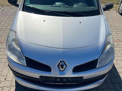 Gebraucht Renault Clio II 75 PS (55 kW) 2008 Grau Kleinwagen
