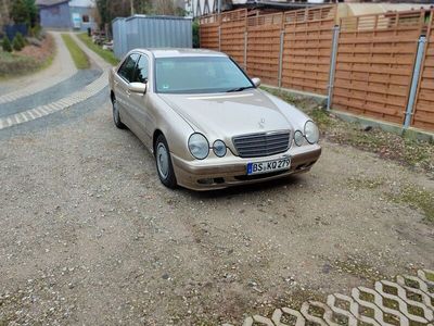 Mercedes E200