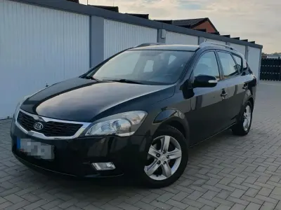 Gebraucht Kia Ceed Sportswagon 127 PS (93 kW) 2011 Schwarz Kombi