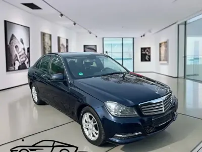 Gebraucht Mercedes C180 120 PS (88 kW) 2013 Blau Limousine