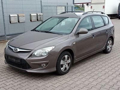 Braun Gebraucht 2011 Hyundai i30 Classic Kombi | 1.750 € (Etwas zu teuer)