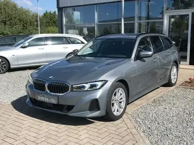 Gebraucht BMW 318 Sport Line 150 PS (110 kW) 2023 Grau Kombi