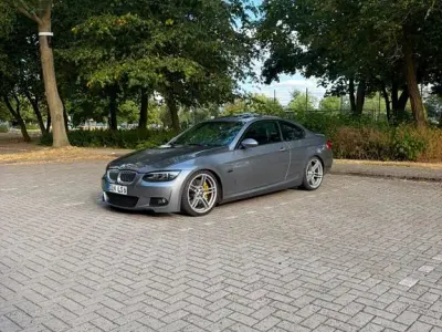 Gebraucht BMW 330 Performance 362 PS (266 kW) 2009 Grau Coupé