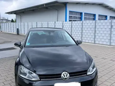 Gebraucht VW Golf VII LOUNGE 86 PS (63 kW) 2015 Schwarz Limousine