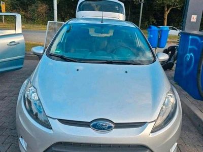 Gebraucht Ford Fiesta Titanium 95 PS (69 kW) 2011 Silber Kleinwagen